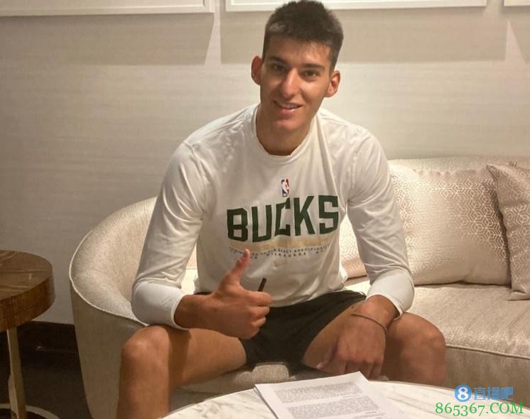 官宣:雄鹿正式签下今年60号秀乔治斯-卡莱察基斯