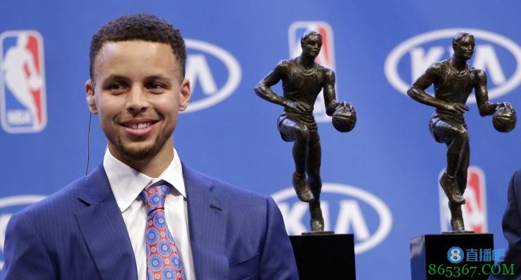 库里的合同会成累赘吗?名记:愚蠢的问题!给他所有的钱!