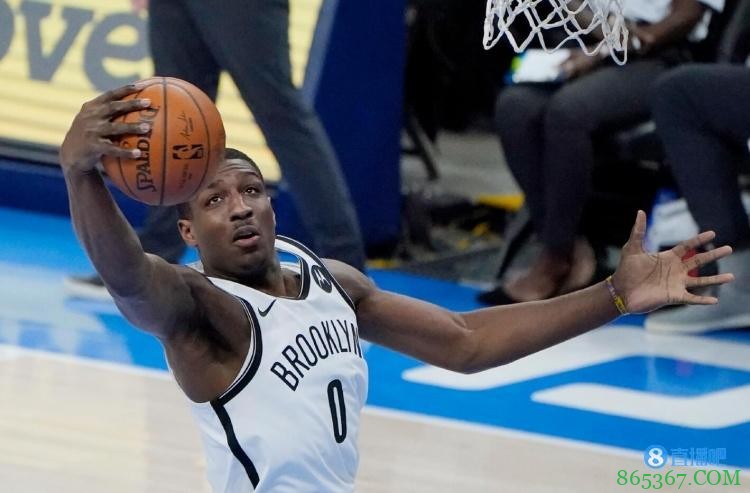 队记：尽管被撤回资质报价 但佩里目前仍留在篮网队里