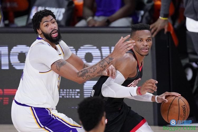 过去5个赛季跳投有效命中率 威少倒数第一 浓眉倒数第二