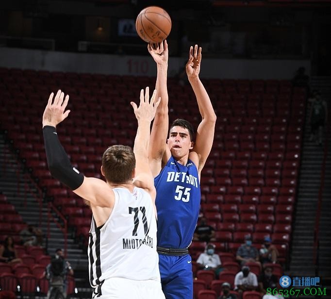 官方:活塞以双向合同签下卢卡-加尔扎和克里斯-史密斯