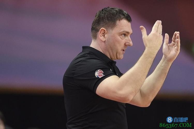 津媒:新帅凯撒亮相公开训练课 新赛季天津男篮要放手一搏