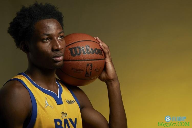 库明加:防守端缺少沟通会让对手轻松得分 我很少说垃圾话