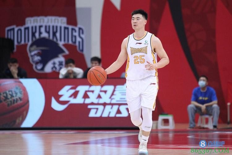 媒体人:后卫张涵钧成功与山西男篮续约