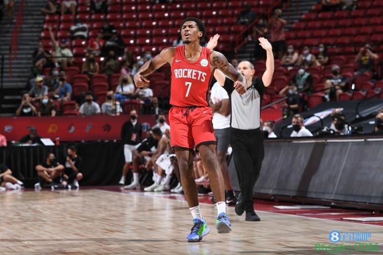 火箭后卫布鲁克斯轰下30分6板3助1断 射落9记三分助队大逆转