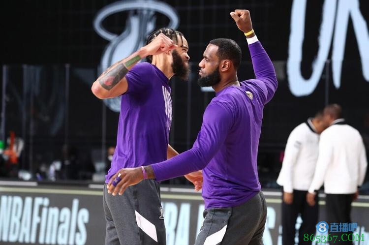 更享受和詹姆斯还是库里一起打球?麦基:我可能会说是詹姆斯