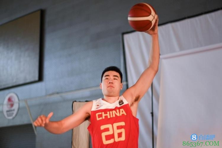 体坛周报:王泉泽旅美归来后 将为广州龙狮队效力