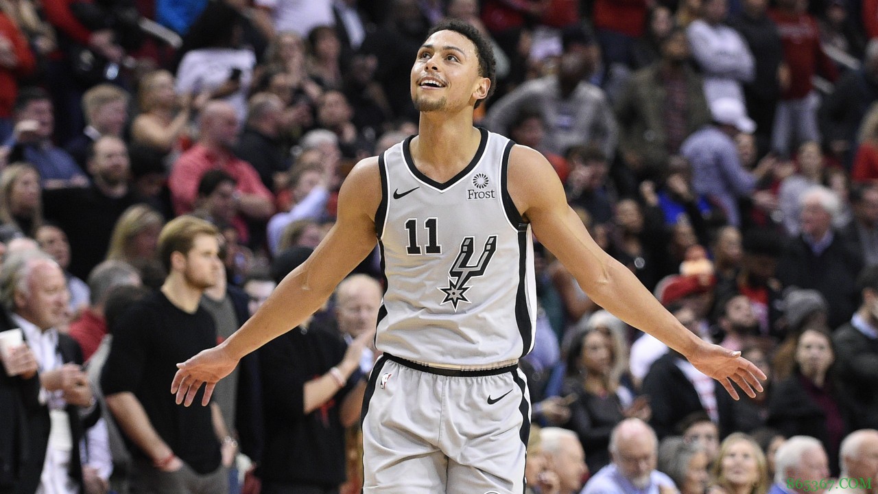 名记:福布斯与马刺的合同为1年450万美元