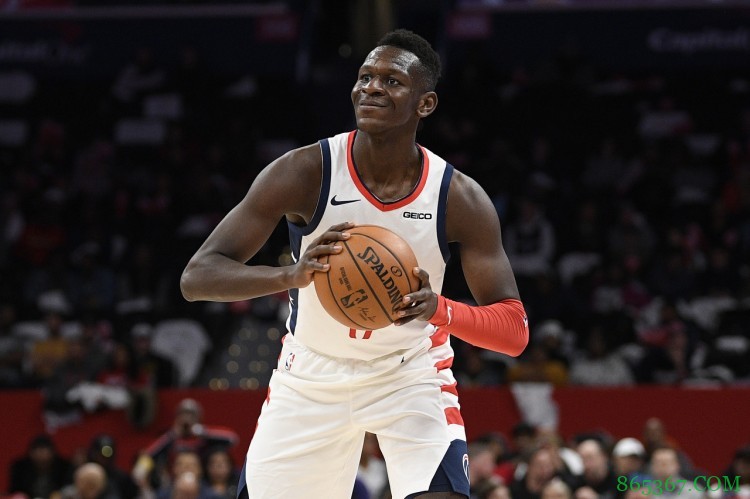 名记：为给三个新援腾出阵容位置 奇才不会给邦加提供资质报价