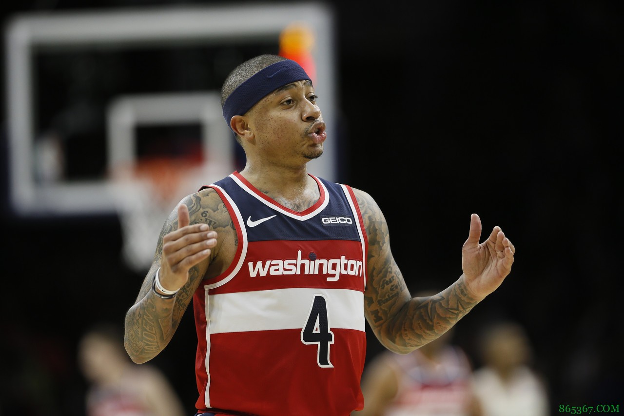 小托马斯:休赛期已与四支球队讨论过回归NBA的事