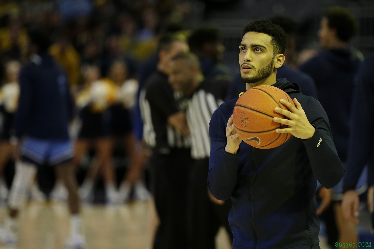 官方：掘金跟后卫马库斯-霍华德签下一份双向合同