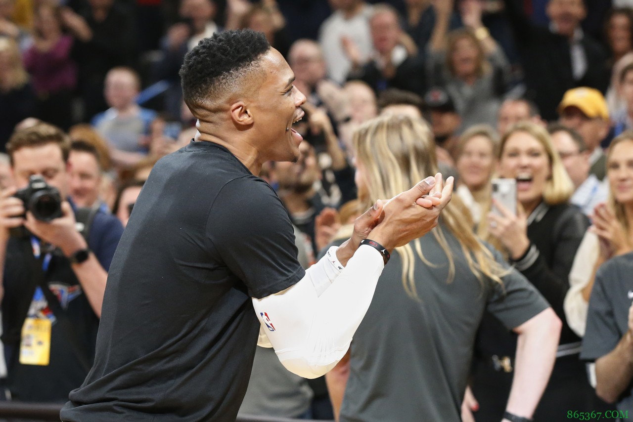 魔术师:威少的加入会让湖人成为下赛季的总冠军争夺者!