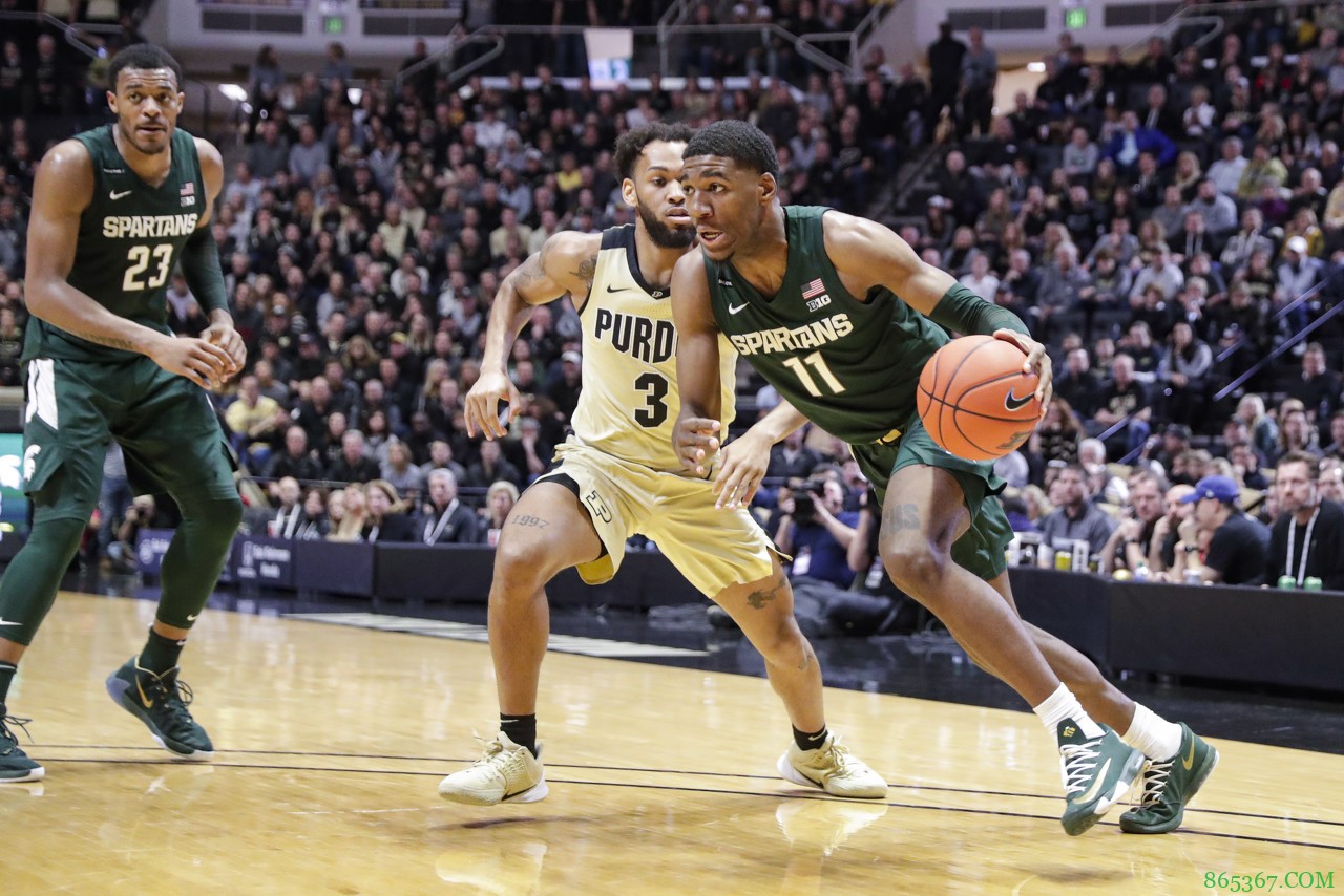 名记：密歇根州立大学后卫阿隆-亨利与76人签下双向合同