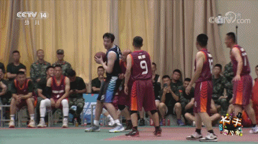 丁彦雨航现身央视少儿频道公益赛 命中多记三分&上演金鸡独立