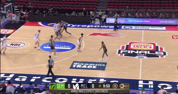 新东家东南墨尔本凤凰 与周琦是天作之合？