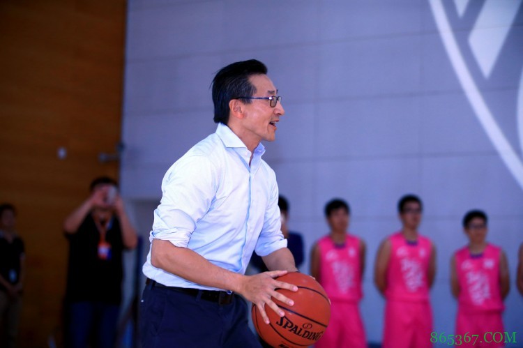 蔡崇信篮球奖学金计划每年资助10名菁英少年赴美留学