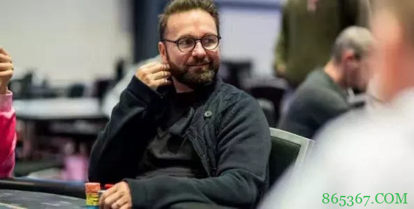 丹牛认为年轻一辈牌手更擅长现场读牌的观点惹来争议