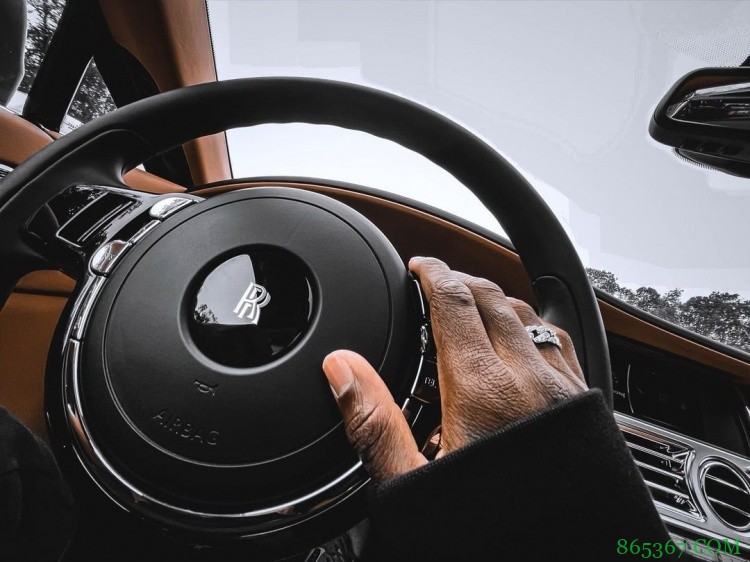 施罗德晒劳斯莱斯&戒指:有些东西是无价的?