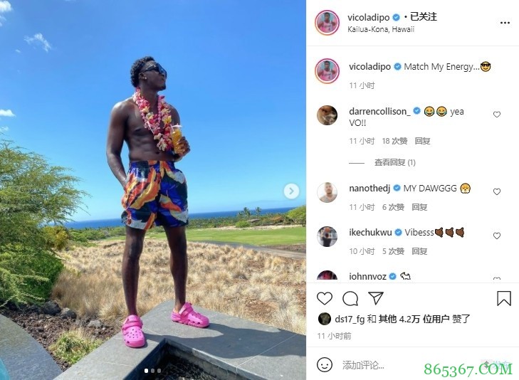 惬意！奥拉迪波晒海边游玩照?