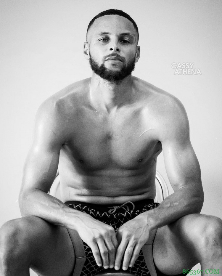 库里训练中再秀勉扣 球鞋全部被打码疑似是“库里9”