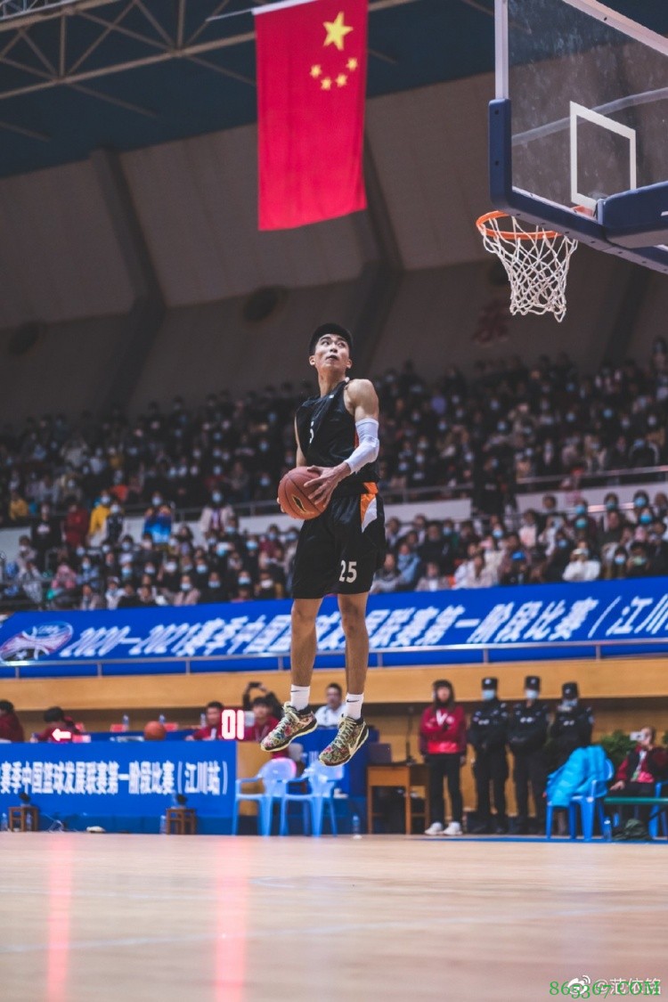 CBA官方：北京首钢青年队范依铭升一队 5号秀栾利程完成注册