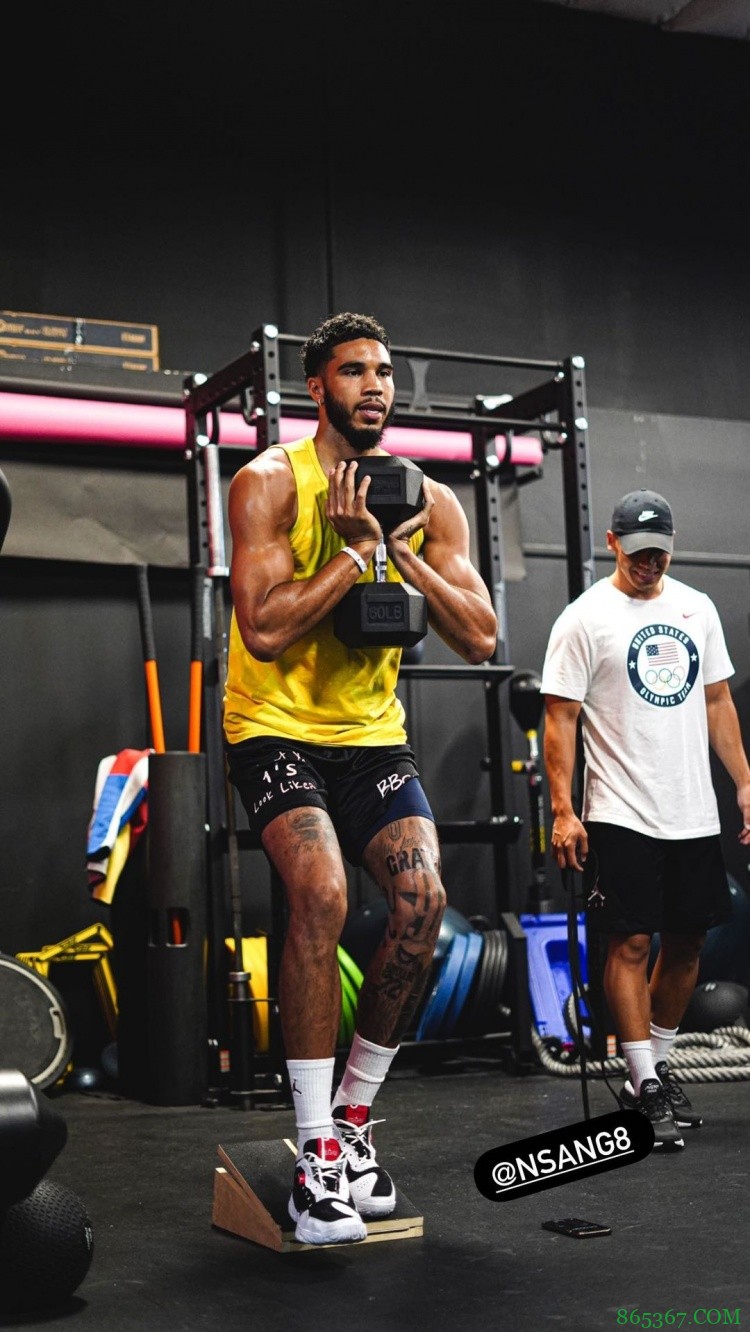 教练上线！塔图姆更新社媒晒魔鬼筋肉健身照