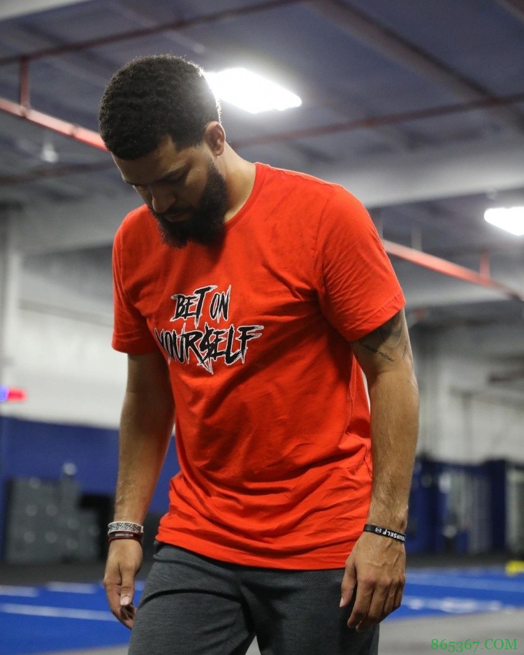 长大了！范乔丹更新社媒晒出与儿子合照和训练照