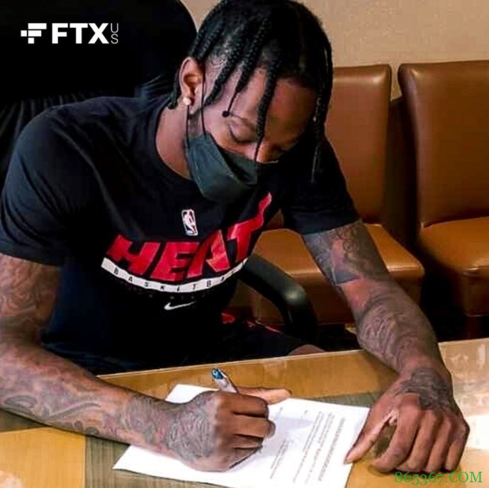 官方：热火与后卫马库斯-加勒特签下了一份双向合同