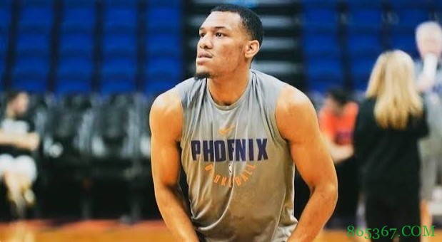 TA记者:快船将与自由球员乔治-金签下一份Exhibit 10合同