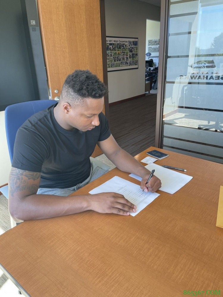 转型成功！NCAA冠军锋线签约NFL 半个月前曾代表开拓者打夏联