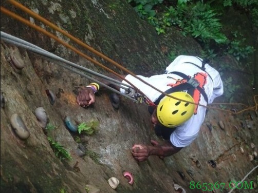 布莱德索晒参与攀岩图:我再也不玩这个了!