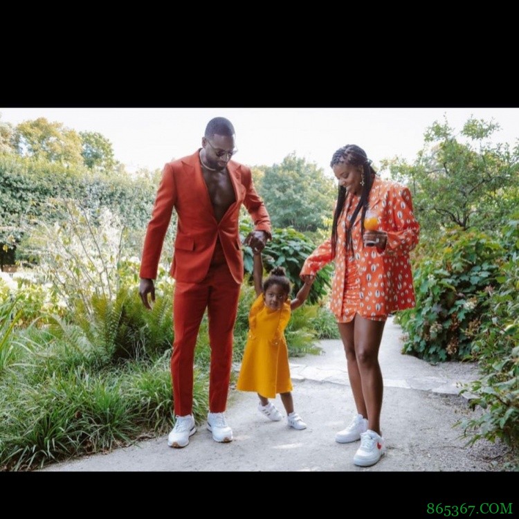 骚韦名不虚传！尤尼恩更新社媒晒韦德西装腹肌照