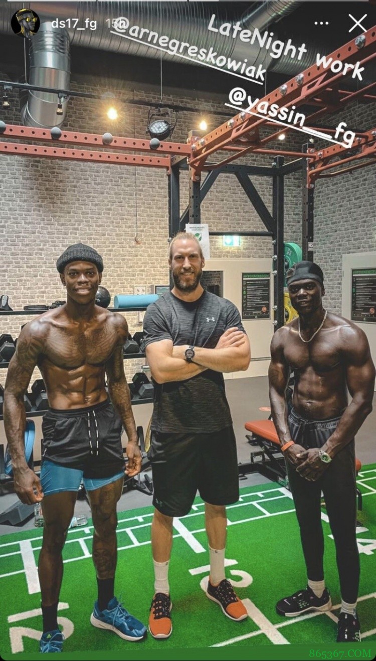 刻苦努力！施罗德社媒晒赤裸上身照：深夜训练