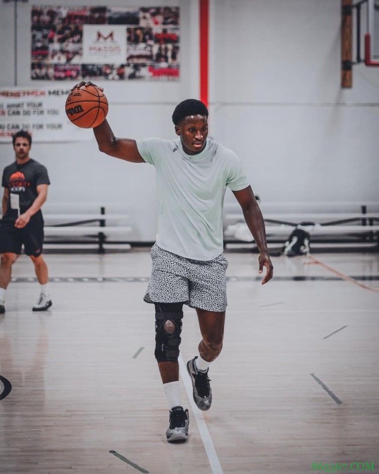 摄影师晒威少&乔治&格里芬等众球星训练组图