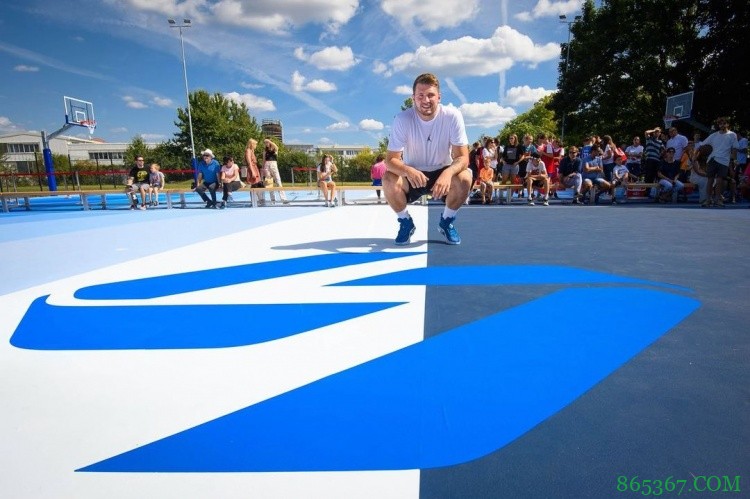 ?东契奇为家乡翻新球场 自己投中翻新后的第一球