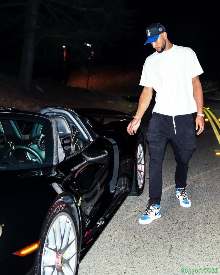 西蒙斯社媒晒喜提新豪车 价值约1400万元