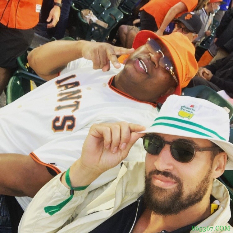 克莱和湾区传奇说唱歌手合影：湾区活动和尊敬的老大哥！