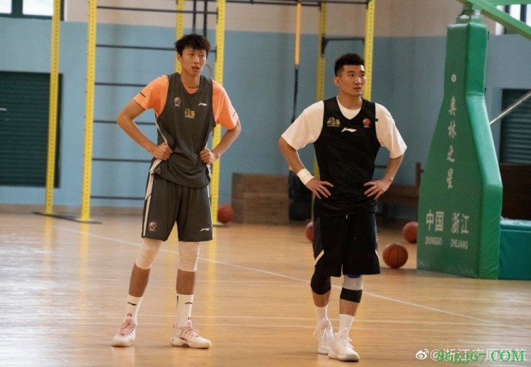 广厦官博晒孙铭徽&赵岩昊训练照：文案你们来配