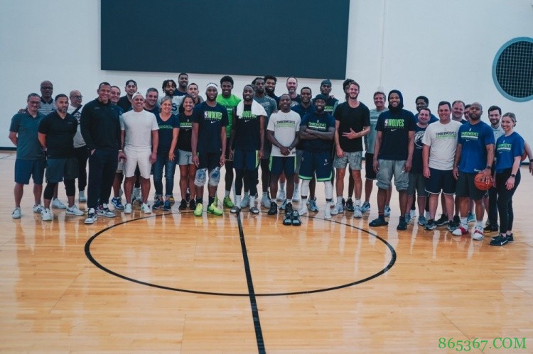 森林狼记者：球队已开始训练 爱德华兹因场外事情下周方可归队