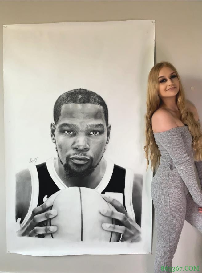 有、小帅！美女艺术家晒杜兰特素描像：?