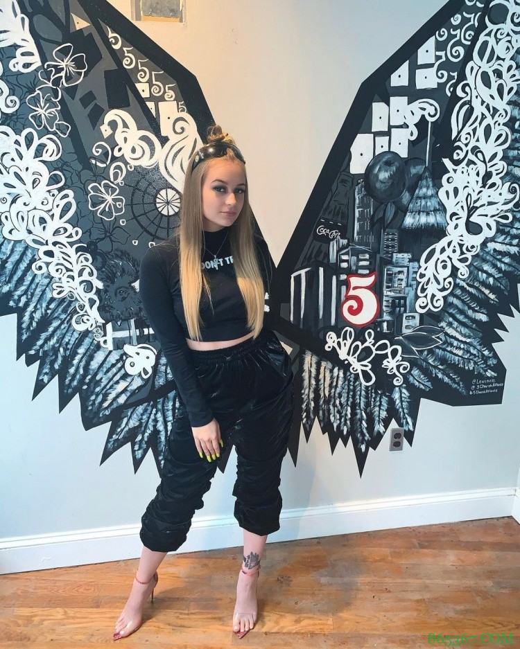 有、小帅！美女艺术家晒杜兰特素描像：?