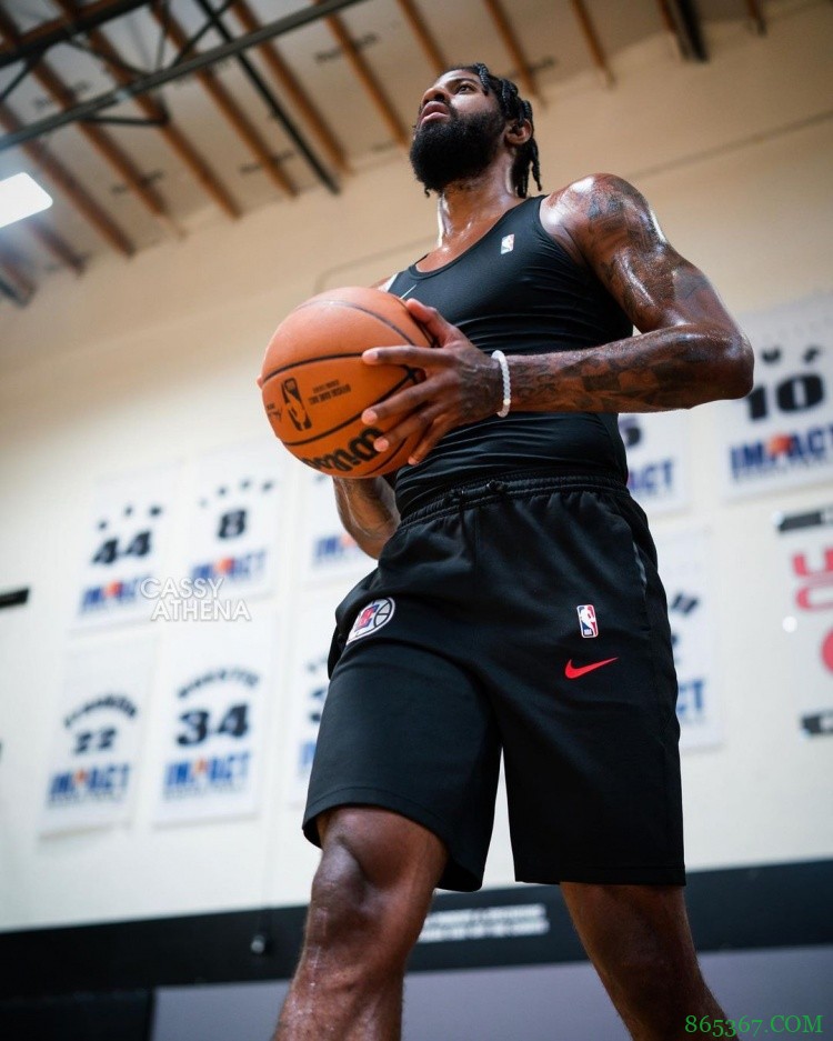 挥洒汗水!摄影师晒乔治&雷吉&曼恩休赛期苦练照片