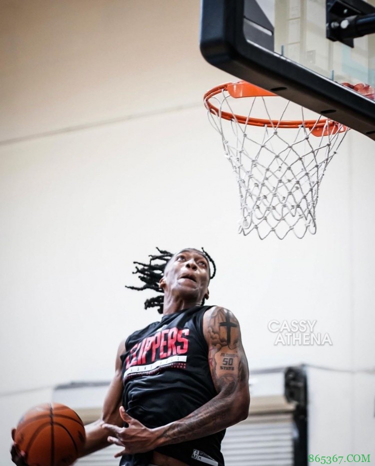 挥洒汗水!摄影师晒乔治&雷吉&曼恩休赛期苦练照片