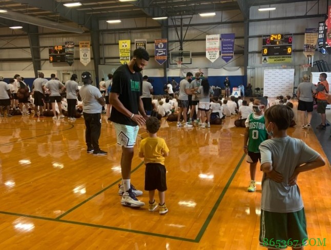 人干事?塔图姆举办训练营 亲自“扼杀”学员篮球梦