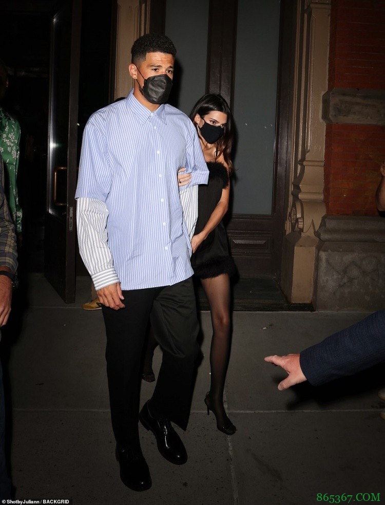 詹娜携布克参加时装周晚宴 克莱前女友劳拉也有出席