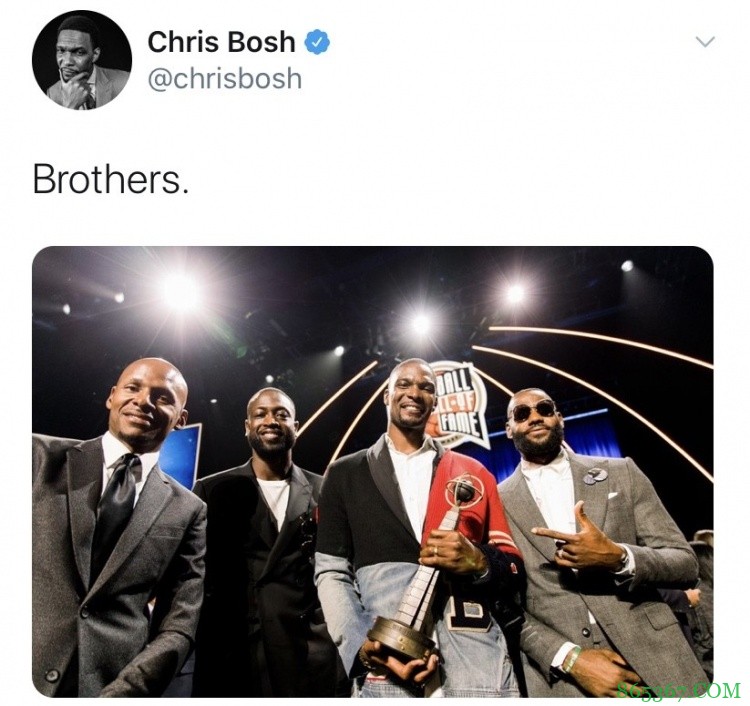 言简意赅！波什晒与詹姆斯、韦德、雷-阿伦合照并配文：兄弟