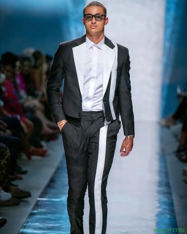 时尚男模！库兹马晒照：在时装表演中完美收官