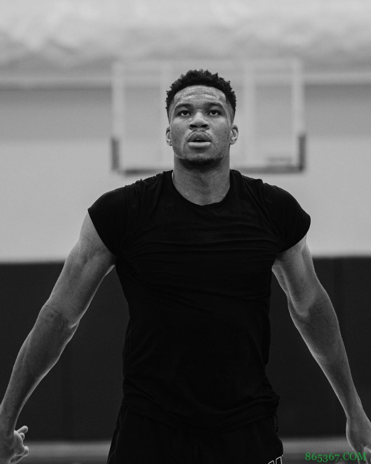 字母哥社媒晒孩子照片：他们问我是为了谁而战