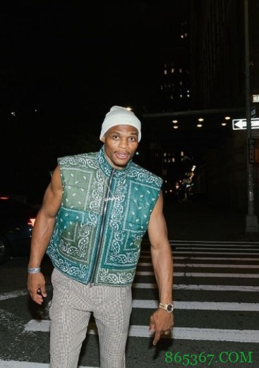 威少社媒晒照：随便来点WHYNOT主题的照片