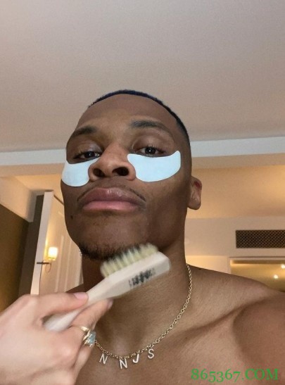 威少社媒晒照：随便来点WHYNOT主题的照片